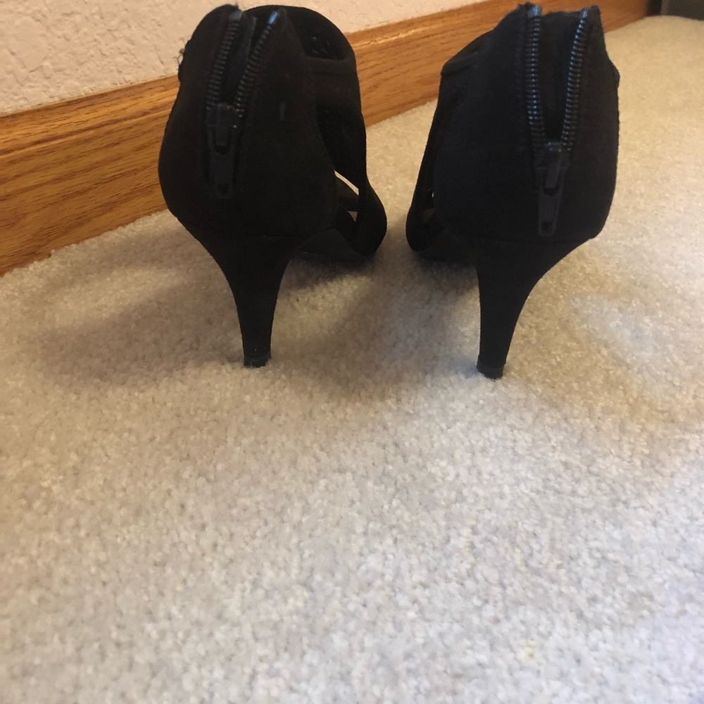 Heels - Picture 3 of 3